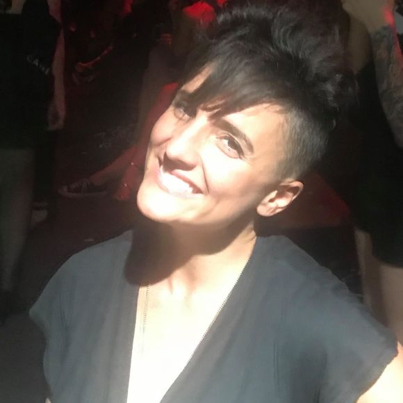 Meet your Posher, Nicole - Picture 1 of 1